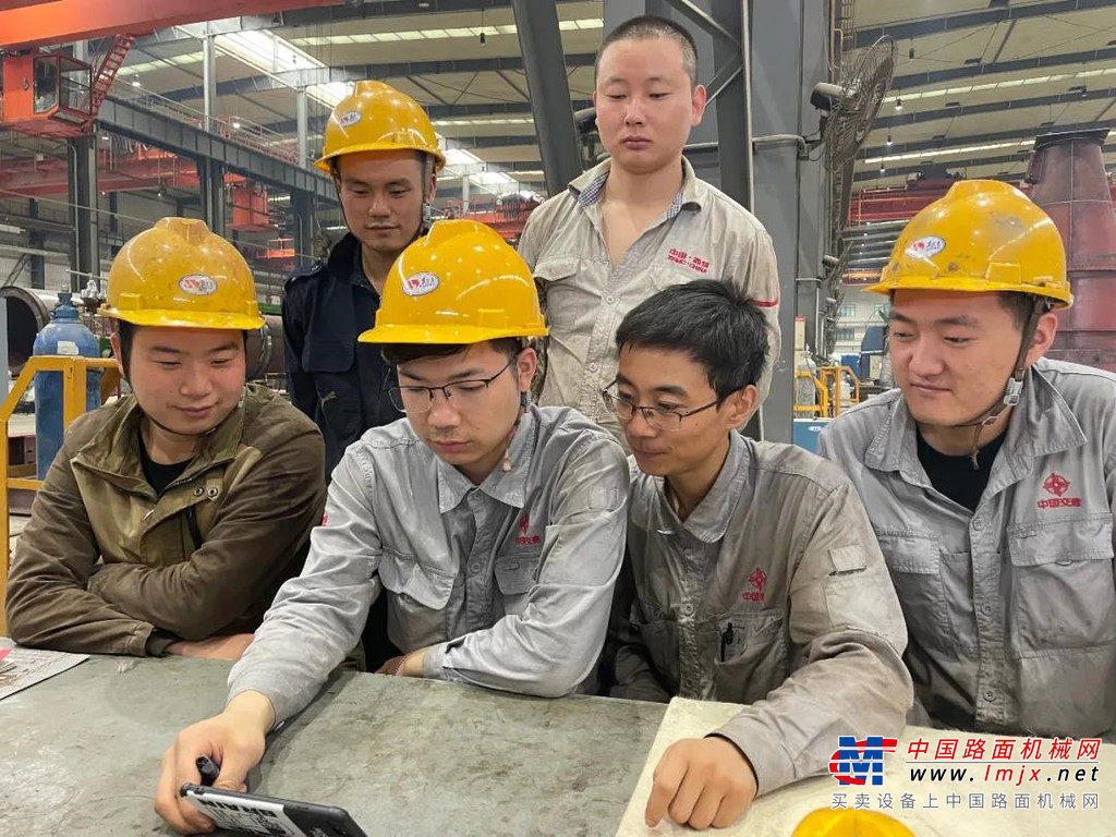 大家一致表示，习近平总书记的讲话回望了我们党过往的奋斗路，眺望前方的奋进路，诠释了中国共产党的伟大建党精神，令大家心潮澎湃，豪情满怀！我们将深入学习领会总书记重要讲话精神，继续扎实开展党史学习教育，传承红色基因、赓续精神血脉，坚守初心、勇担使命，以更加坚定的信心和更加饱满的热情，在打造具有全球竞争力的“科技型、管理型、质量型、服务型、创新型”企业，全面建设“全球道路建养装备卓越的制造服务商”的生动实践中，以更加优异的成绩献礼建党100周年！