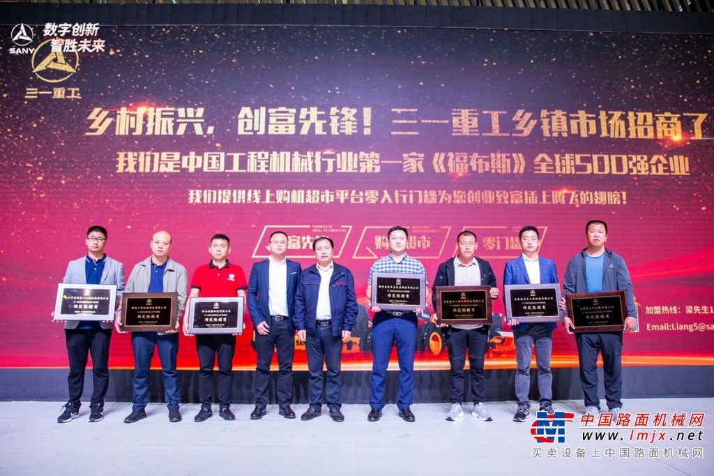 	历经10个月，克服地质条件复杂、运输通道条件差、雨季山洪安全风险高等重重困难，镇广高速王通段成功完成实体工程量85%，实现全线7座隧道（含3.57公里特长隧道）、25座桥梁（其中特大桥梁3座，最高墩高102米）全部贯通，创造了世界高速公路建设进度新奇迹。