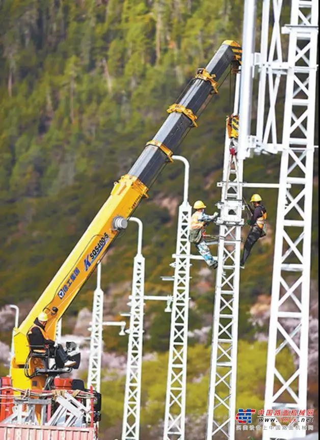 	习近平总书记对川藏铁路开工建设作出重要指示强调：发扬“两路”精神和青藏铁路精神，高质量推进工程建设。