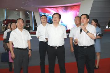 “相当了不起” 湖南省工商联主席张健考察三一