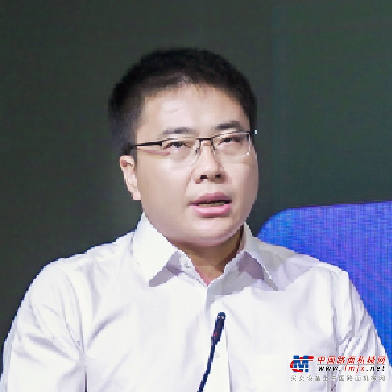 曹一丁处长为分标委会秘书长和副秘书长颁发证书