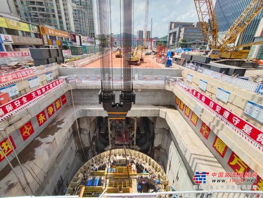 ​三一重工：来了！“兴业号”超大直径盾构机开始下井