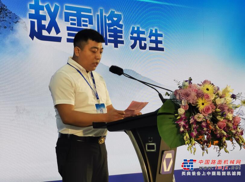 	苏子孟会长致辞中指出，2021年是国家“十四五”战略的开局之年，也是我国奔向2035年远景目标的新起点。“十三五”期间，中国工程机械行业呈现出规模、效益、品牌价值、国际化、创新研发和智能制造等方面全面提升的新局面，在高质量发展的道路上稳健前行。徐工作为“十九大”后习近平总书记首次调研的企业，诞生于抗日炮火中，具有深厚的红色基因，成立78年来始终保持“一根筋”精神坚守工程机械主业，瞄准珠峰登顶的宏大目标，不断突破创新，转型升级，激活机制，发挥着行业龙头的引领作用，2021年跃居全球工程机械行业第三，跻身全球行业第一梯队，走出一条国企改革和实业兴国的特色之路。