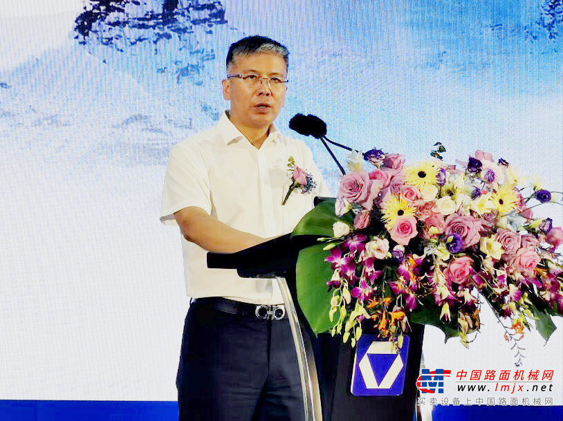 与会领导及嘉宾合影留念