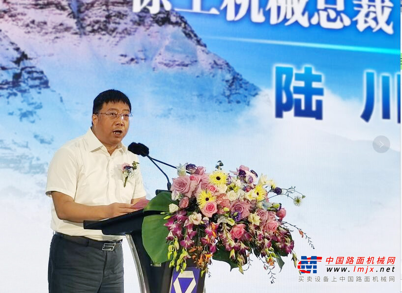 	新基地是徐工重点打造的城市运营专用车智能化制造项目，采用智能化仓储、自动化焊接等先进技术，建设转台智能焊接线、基座智能焊接线等多条智能化生产线，融合5G、工业互联网、大数据等，打造设备物联化、生产透明化、物流自动化、决策数据化的智能制造模式。新基地的竣工投产，标志着徐工城市运营专用车智能化生产水平登上新台阶，生产规模和生产效率实现新突破，为徐工高质量发展提供新动力。