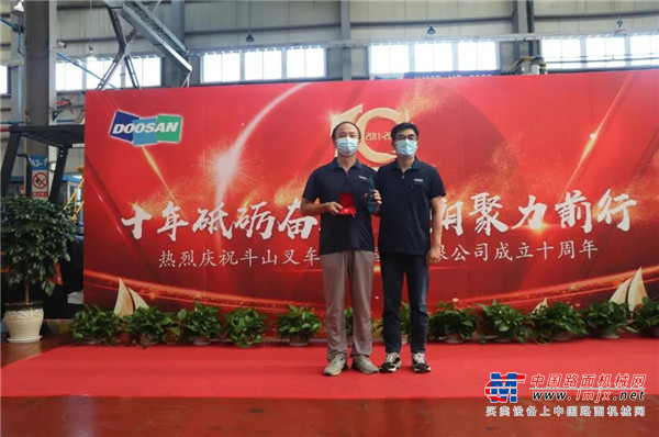 	崔光植总经理在致辞中回顾过去十年历程，畅谈当前大好形势，描绘未来美好前景，同时感谢大家的辛勤付出以及大家的尽职尽责。
