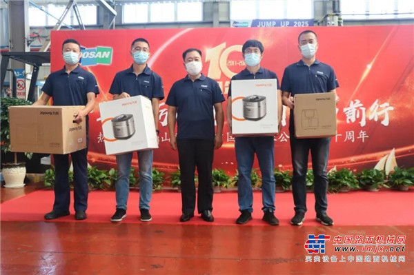 	并且为了实现斗山叉车（中国）有限公司未来的中长期目标，对主要战略课题进行了嘱咐。