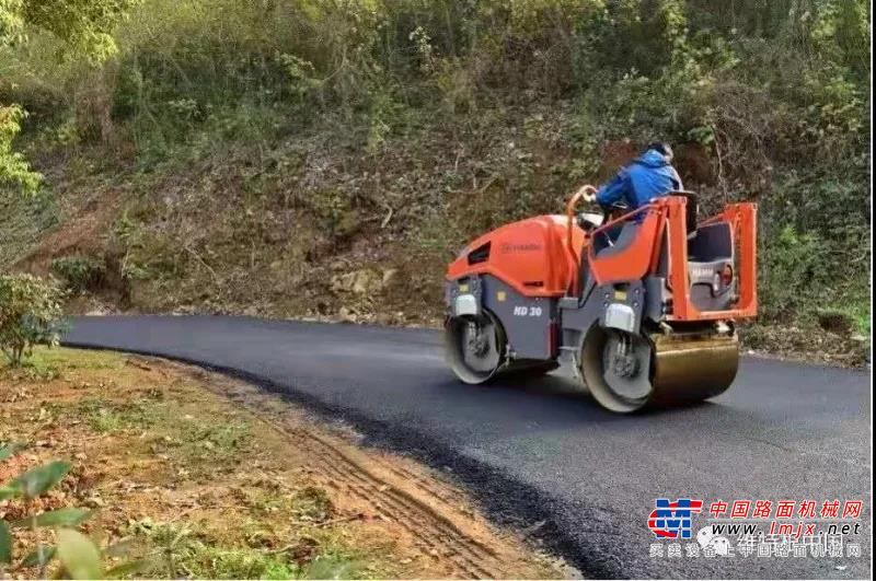 	道路面层不同程度破损，对破损位置铣刨移除后，修补罩面