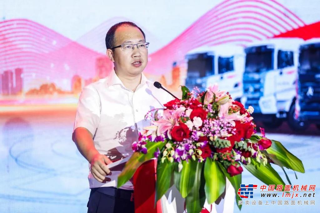 	混凝土行业是国家基建的主力军，三一作为混凝土行业的领军者，早在2018年，就将“绿色化、智能化、无人化”确定为战略方向，2019年就推出了首批“国六”产品。而本次发布的45款成套新品，均已提前3年达到了“国六”B阶段排放标准。