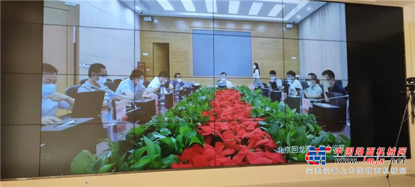 三一要打造清澈见底的数据湖，用数据驱动业务，数据采集、治理和应用是核心能力之一。据流程信息化总部介绍，三一的业务系统每天产生约660G数据，但真正有质量可以用的数据很少，数据治理任重而道远，需要各体系、各事业部、各业务部门的关键岗和数字化部门通力合作，建组织，立规章，同语言，共奋斗。