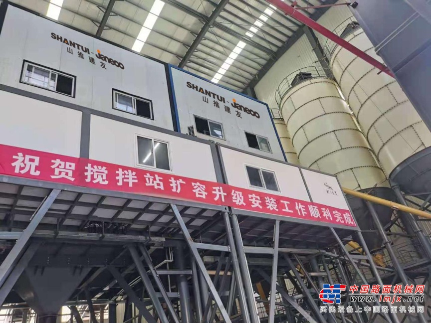 	拉林铁路的建成通车，结束了藏东南地区不通铁路的历史，进一步完善了区域铁路网布局，提升了交通运输的稳定性和通达性。