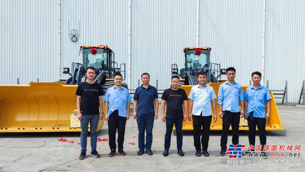 近日，9台定制版LW700HV装载机交付山东某大型能源公司，为用户新一轮产能提升蓄势、赋能。