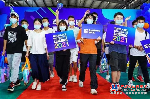 	今天起，柳工因你们不一样！