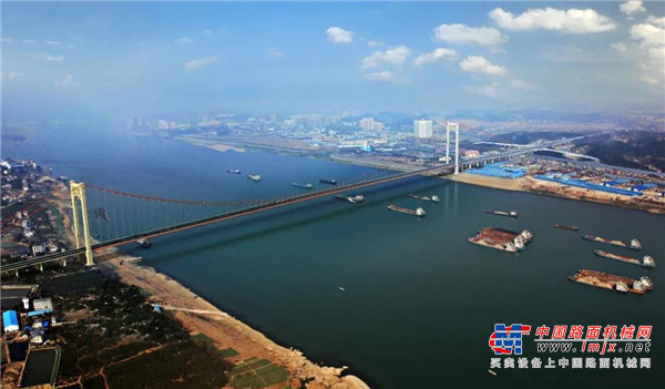 三一重工：霸气！国内首座主跨千米级长江特大桥建成通车
