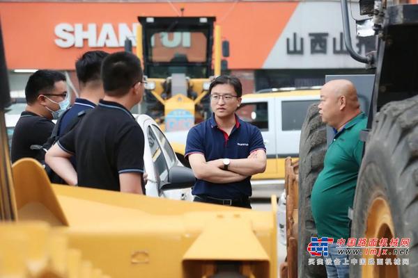 宠粉万里行 | “服务四超越 用车无忧虑”山推装载机宠粉万里行正式启动！