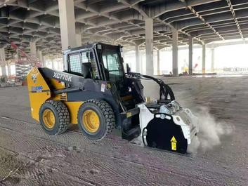 再突破！徐工滑移装载机进军地坪建设领域