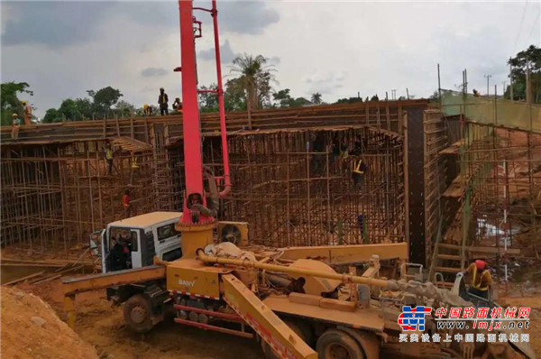 总统见证：三一挖机参建铁路开通！