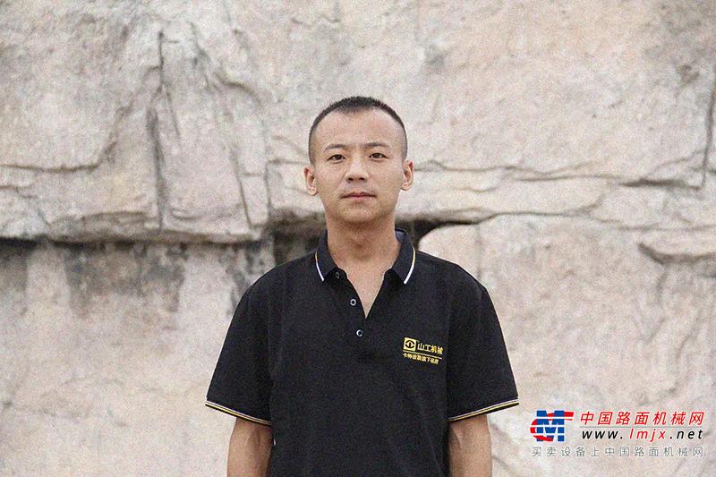 	用江海鑫自己的话说，从小就没让少让父母操心。