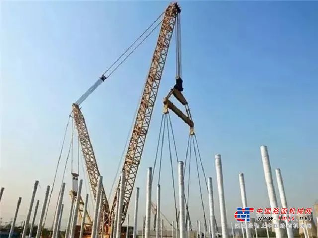 	整个吊装过程平稳受控、精准无误，赢得现场观摩的业主项目领导高度评价。
