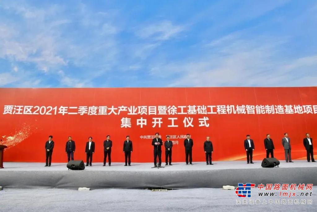今年上半年，积极推进徐工有限整体上市，激发干部职工干事创业无限激情和活力。同时，“十四五”开局徐工将企业精神全新升级为“登顶精神”，使整个组织赋能，让徐工成为中国工程机械行业内，企业文化最具吸引力、长期性、持续性的公司。