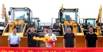 山東臨工一次性交付河北某鋼鐵集團數十臺裝載機