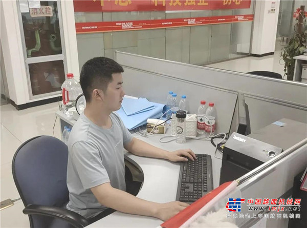 	集团党代会全面总结了过去七年的辉煌成绩，提出了“三核五商”新中交的战略部署，为集团“十四五”发展指明了方向，也给我们鼓足了劲，报告催人奋进。作为西筑公司生产系统的一员，我将坚持以本次党代会精神为指引，树立强烈的责任意识，秉着主人翁精神，着力在提高工作能力上下功夫，在深刻理解和把握这次党代会确定的指导思想和奋斗目标的丰富内涵的同时，真正做到奋发有为，把主要精力都放在思考上、学习上和工作上。