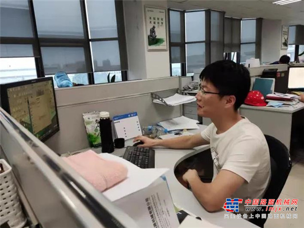 制造部青年员工王坤