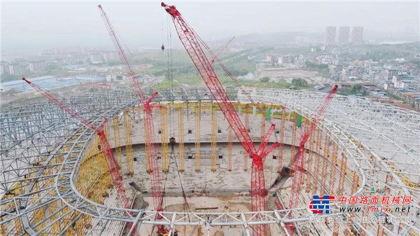 三一重工：14000吨钢结构顺利封顶！重庆龙兴足球场待战“亚洲杯”