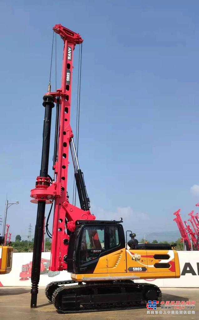 推介会上，三一带来了两款全新的微型旋挖钻SR65C10和SR125C10，主要面向乡镇等房建市场，覆盖桩径Φ0.4m到Φ1.5m，桩深20m到45m的基础施工工程领域，这两款产品具有施工灵活、运输方便、性能强悍、质量可靠的特点。