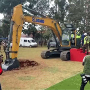 徐工挖掘机有多火？肯尼亚总统亲自驾驶！