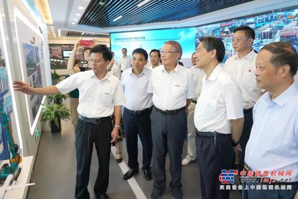 湖南省老科学技术工作者一行到访山河智能