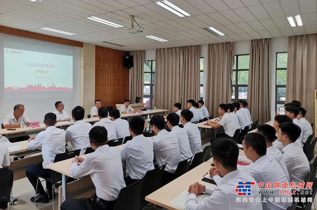 	记者：“十四五”规划纲要提出“巩固壮大实体经济根基”“深入实施制造强国战略”。这对工程机械行业意味着什么？