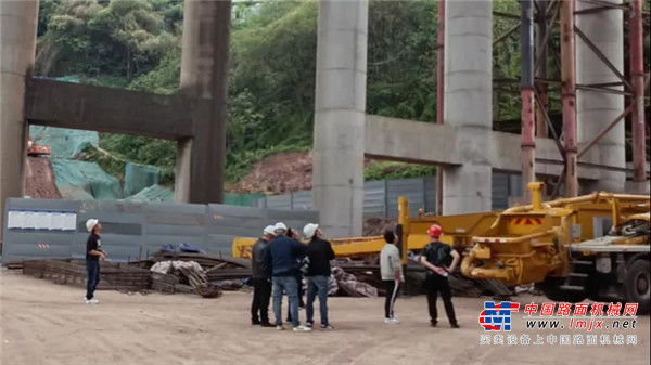 作为承办2023年亚洲杯的专业足球场，承建方对重庆龙兴足球场的施工时间要求十分严格，据介绍，球场2020年6月份正式开工，预计2022年下半年建成并投入试运营，浇筑混凝土4.6万立方米。