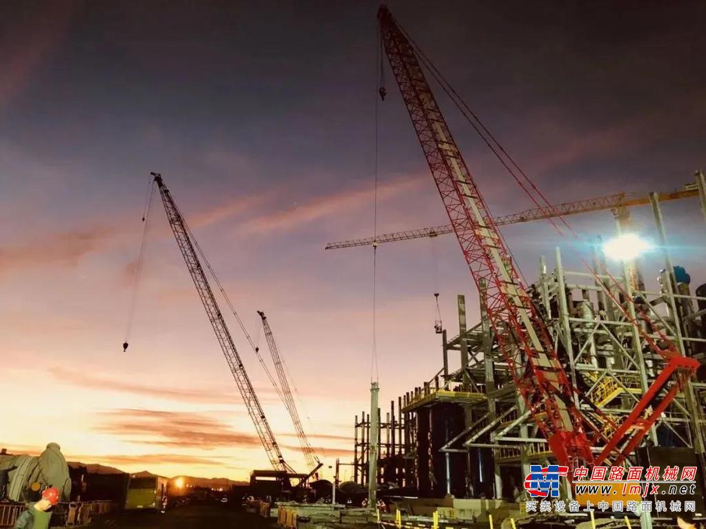 	走进中非经贸博览会，满满的三一元素铺面而来，一幅幅三一建设美丽新非洲的巨幅海报一字排开，震撼人心。