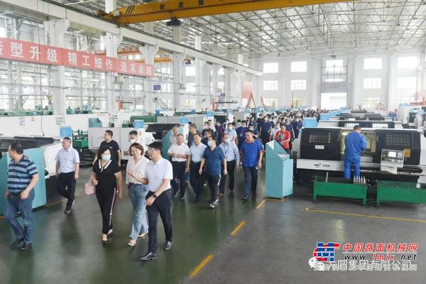 参加“方圆杯”2021年山东省工程建设行业吊装职业技能竞赛全体人员参观方圆集团