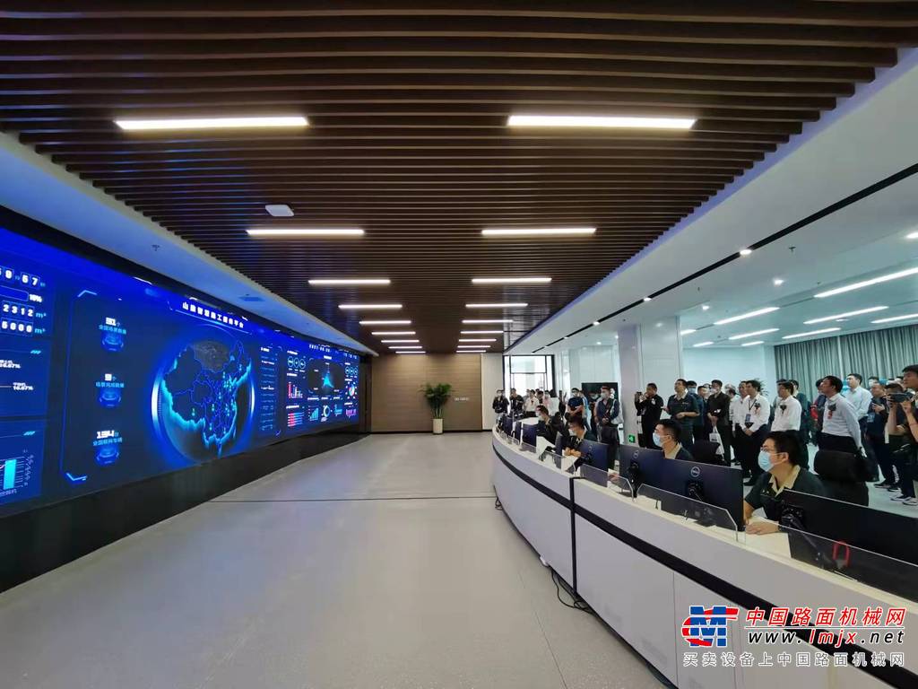 山推新能源生产线授牌仪式