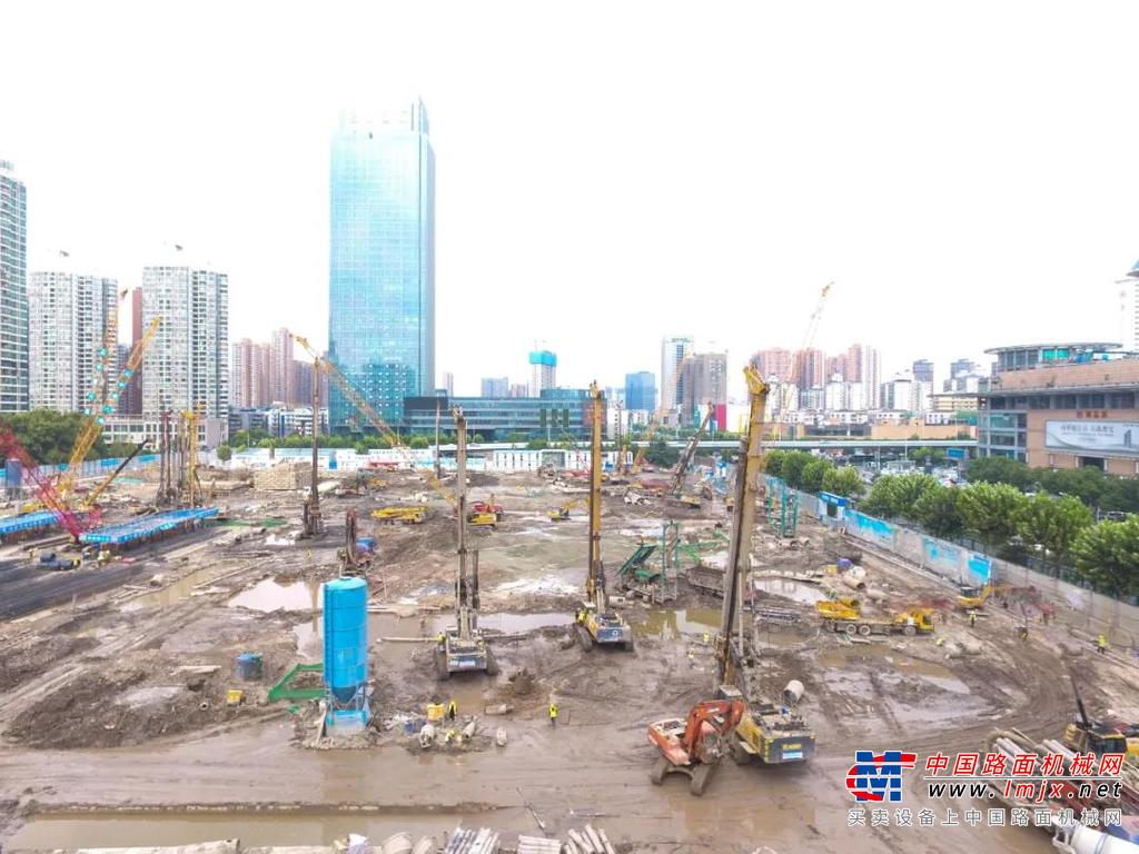 	摆阵施工现场