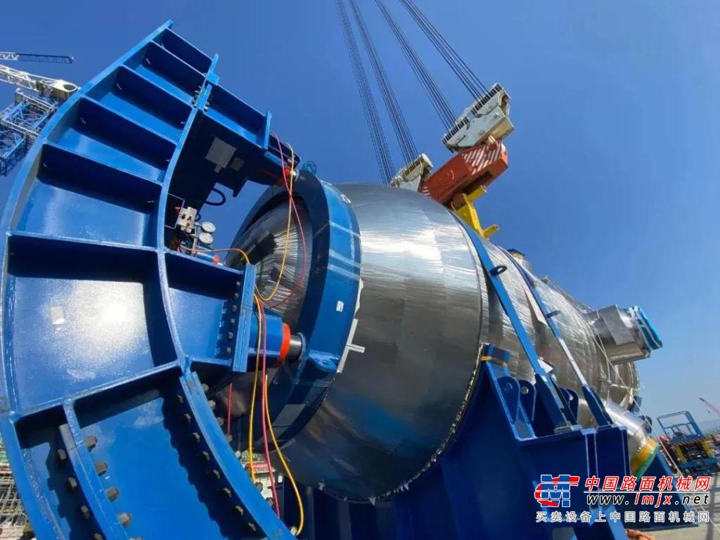 中联重科：ZCC3200NP助力漳州核电1号机组反应堆压力容器吊装成功