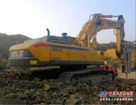 【临距离】节油经济、结构扎实、 山东临工E6500FB打锤机威震辽西矿山
