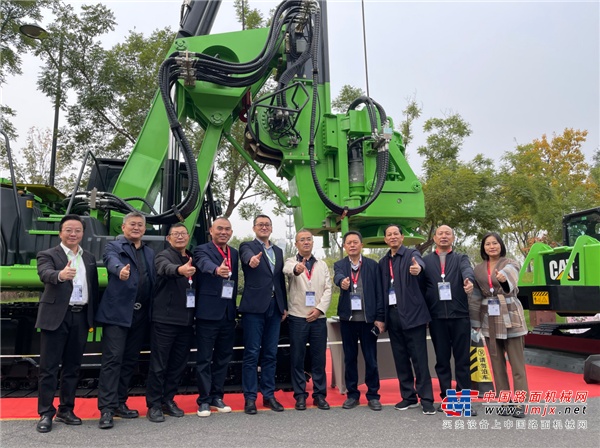 “做值得信赖的桩工专家，造行业领先的卓越产品”是江苏泰信的企业目标，也是江苏泰信发展至今逐步壮大的密匙。同时，江苏泰信一直致力于中小型旋挖钻机的研发、生产及制造，努力从小型化、定制化、多面化、国际化这四个方面发展孕育核心优势，目前产品已批量出口二十六个国家。中国建筑科学研究院地基基础研究所高文生所长对江苏泰信低净空及卡特底盘旋挖钻机产品系列的“高稳定、高可靠、高效率”核心优势感受深刻，这也是基于泰信四化努力发展孕育后的结果体现。随着国内旋挖钻机的普及和细分，江苏泰信势必成为我国“新型城镇化”桩基础施工的首选产品。