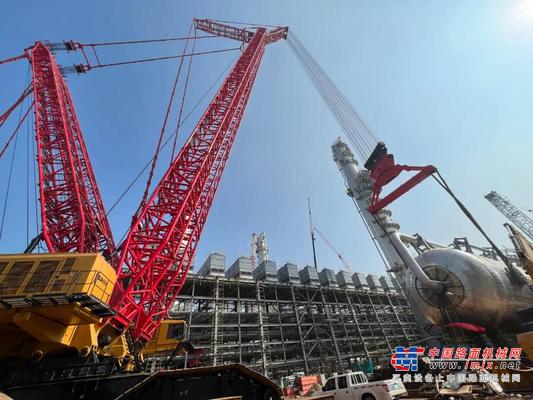 三一重工：红色巨无霸SCC40000A即将完成790吨脱异丁烷塔吊装就位