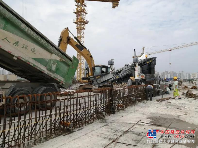 工地報告 | 維特根 SP 15 安徽宿州滑模攤鋪高架橋防撞牆應用