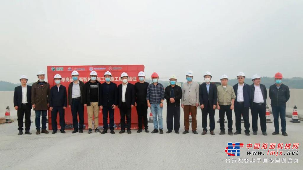 三一重工：无人机出动！湖南省首次高速公路无人施工！