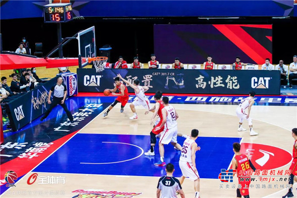 CBA战火重燃，CAT®（卡特）迷你挖来“掠阵”！