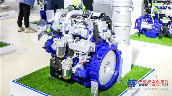 万众瞩目！云内动力4102经典蓝系列非道路国四发动机   盛装亮相2021年青岛国际农机展