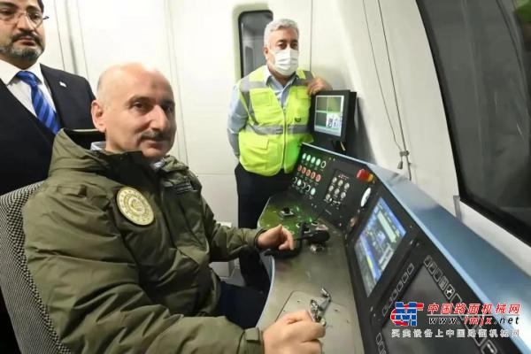 “中车造”跑出土耳其地铁新速度，土交通部长试乘试驾
