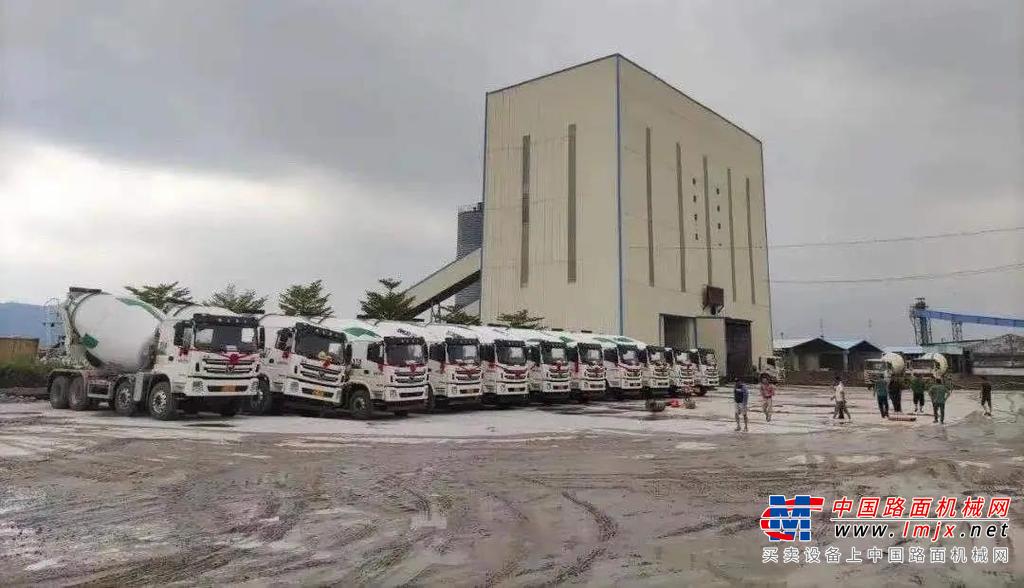 	漢風G5进入华南市场以来就以领先行业的超轻自重、法规化、高品质吸引了众多头部用户的订单，其中也包括该搅拌站的负责人。