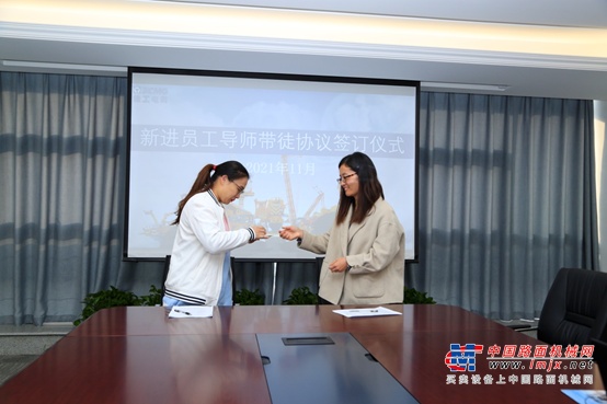 	张总首先对新进社招员工的加入表示了欢迎，其次对于公司的企业文化做了介绍，最后对师徒分别提出了要求。