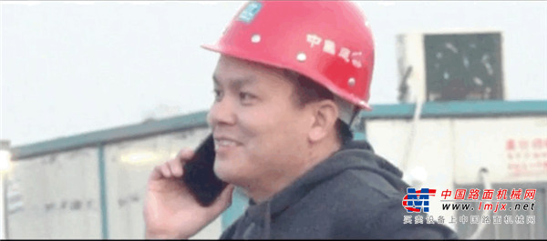 今年8月，高红超晚上9点多接到一个吊空调的活，没灯很黑也没人指挥，这种情况起吊很不安全，田小霞立马陪同去沟通，多叫了一人来，才安稳的吊好。高总说，“背井离乡就是没有退路的，好生活都是靠不服输的劲拼出来的。我们都是为了把生活过得更好，让家人过上好日子，所以必须继续拼下去。”