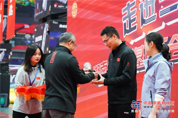 	图片	本次运动会集趣味性、娱乐性、协作性和竞争性于一体，既是力量的角逐，又是智慧的较量；既是个人运动水平的展示，又是对团队协作能力的检验，设有时空巨轮、节节高升、怒火卡丁车、小马快跑、袋鼠运瓜、车轮滚滚等7个趣味项目和亲子项目。